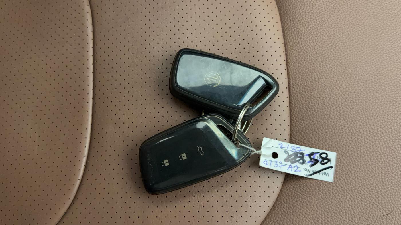 2024 MG HECTOR PLUS SHARP PRO 1.5 PETROL TURBO CVT 6 STR, Petrol, Automatic, 37,281 km, Key Close Up
