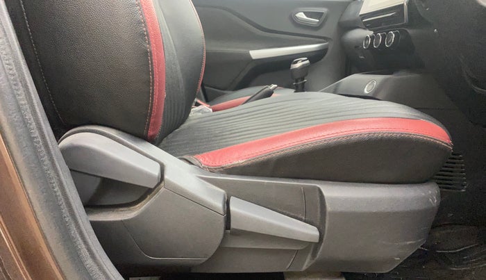 2022 Nissan MAGNITE XV PREMIUM, Petrol, Manual, 42,189 km, Driver Side Adjustment Panel