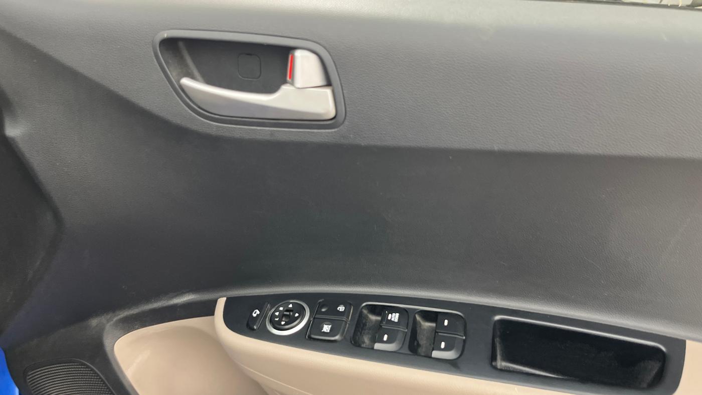 2014 Hyundai Xcent SX 1.1 CRDI (O), Diesel, Manual, 71,304 km, Driver Side Door Panels Control