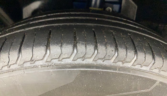 2014 Ford Ecosport AMBIENTE 1.5L DIESEL, Diesel, Manual, 1,08,465 km, Left Front Tyre Tread