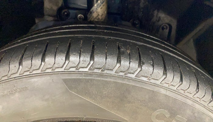 2014 Ford Ecosport AMBIENTE 1.5L DIESEL, Diesel, Manual, 1,08,465 km, Right Front Tyre Tread