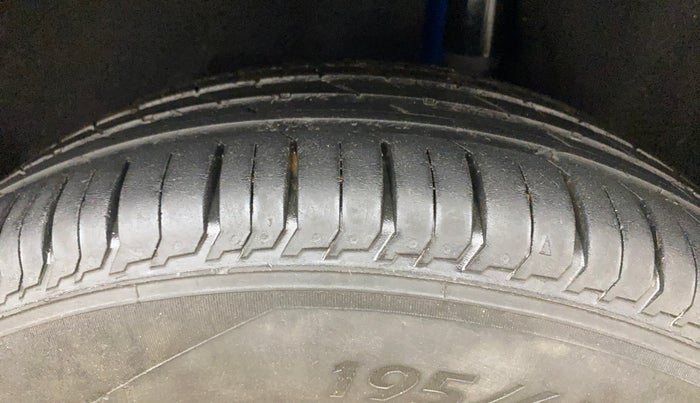 2014 Ford Ecosport AMBIENTE 1.5L DIESEL, Diesel, Manual, 1,08,465 km, Left Rear Tyre Tread