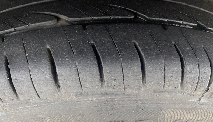 2015 Hyundai Eon ERA +, Petrol, Manual, 60,989 km, Right Rear Tyre Tread