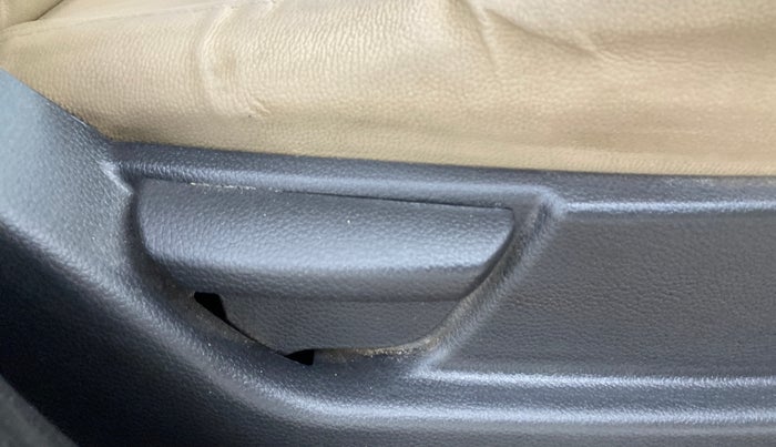 2015 Hyundai Eon ERA +, Petrol, Manual, 60,989 km, Driver Side Adjustment Panel