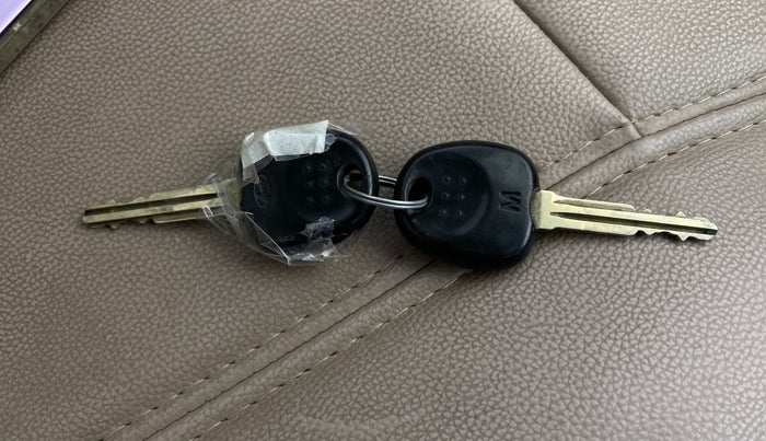 2015 Hyundai Eon ERA +, Petrol, Manual, 60,989 km, Key Close Up