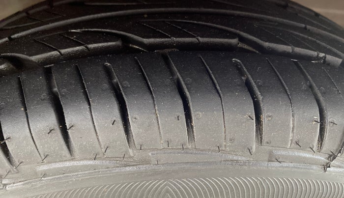 2015 Hyundai Eon ERA +, Petrol, Manual, 60,989 km, Right Front Tyre Tread