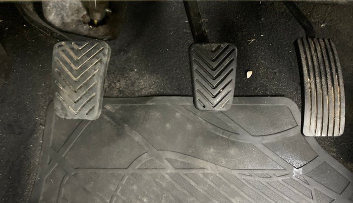 2015 Hyundai Eon ERA +, Petrol, Manual, 60,989 km, Pedals