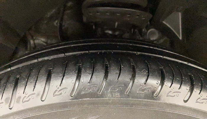 2023 Mahindra XUV300 W8 (O) 1.5 DIESEL AMT, Diesel, Automatic, 63,752 km, Left Front Tyre Tread