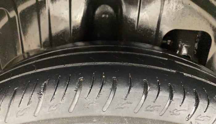2023 Mahindra XUV300 W8 (O) 1.5 DIESEL AMT, Diesel, Automatic, 63,752 km, Right Rear Tyre Tread