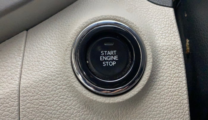 2023 Mahindra XUV300 W8 (O) 1.5 DIESEL AMT, Diesel, Automatic, 63,752 km, Keyless Start/ Stop Button