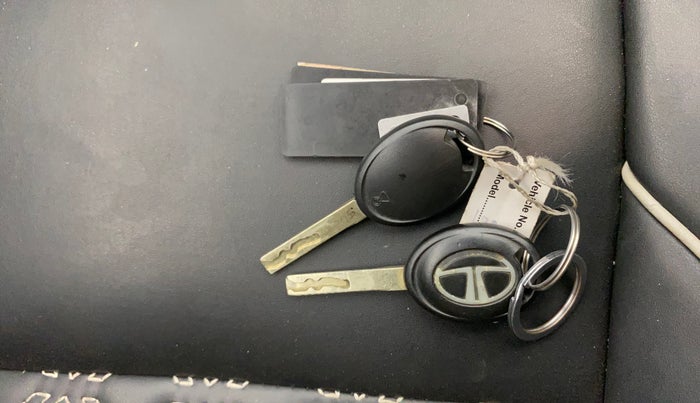 2020 Tata ALTROZ XE PETROL, Petrol, Manual, 50,672 km, Key Close Up