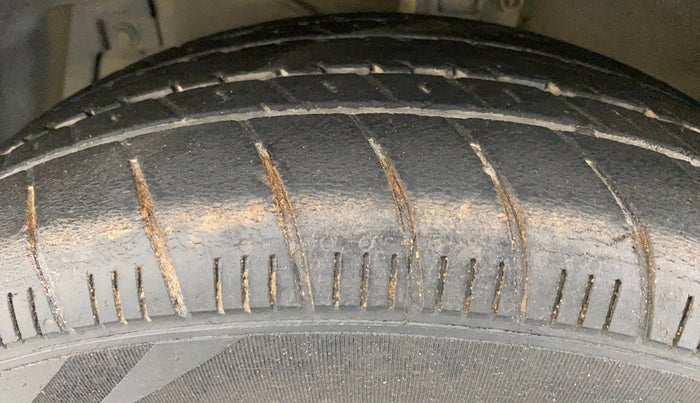 2017 Maruti Swift ZXI, Petrol, Manual, 40,811 km, Left Front Tyre Tread