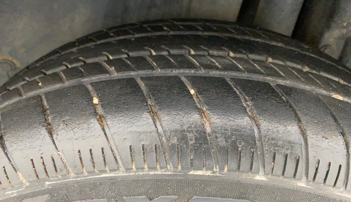 2017 Maruti Swift ZXI, Petrol, Manual, 40,811 km, Left Rear Tyre Tread