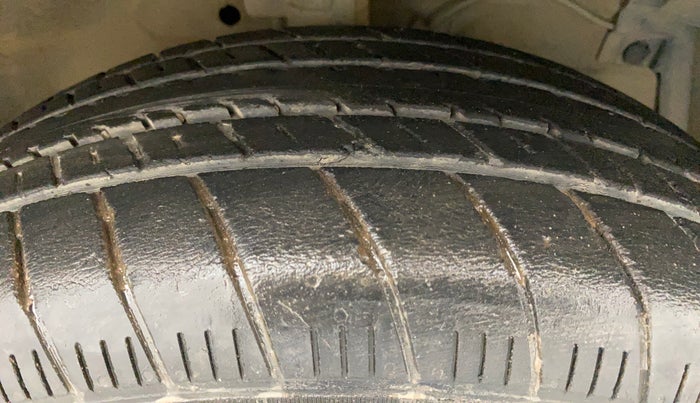 2017 Maruti Swift ZXI, Petrol, Manual, 40,811 km, Right Front Tyre Tread