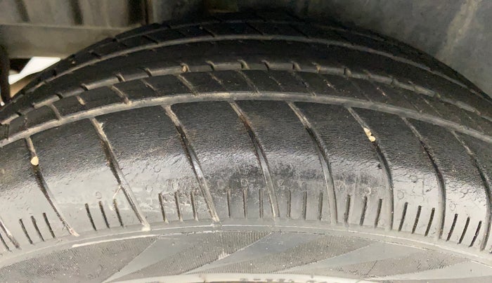 2017 Maruti Swift ZXI, Petrol, Manual, 40,811 km, Right Rear Tyre Tread