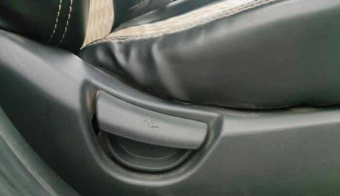 2016 Hyundai Grand i10 SPORTZ 1.2 KAPPA VTVT, Petrol, Manual, 48,799 km, Driver Side Adjustment Panel