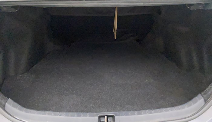 2016 Toyota Corolla Altis VL CVT PETROL, Petrol, Automatic, 22,906 km, Boot Inside