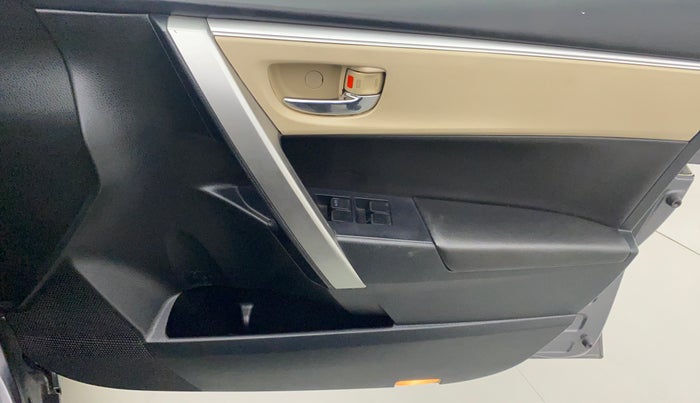 2016 Toyota Corolla Altis VL CVT PETROL, Petrol, Automatic, 22,906 km, Driver Side Door Panels Control