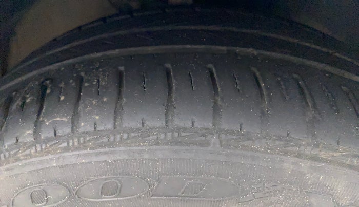 2017 Skoda Rapid 1.5 TDI CR ACTIVE, Diesel, Manual, 70,084 km, Right Front Tyre Tread