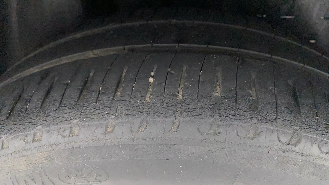 2017 Skoda Rapid 1.5 TDI CR ACTIVE, Diesel, Manual, 70,084 km, Right Rear Tyre Tread