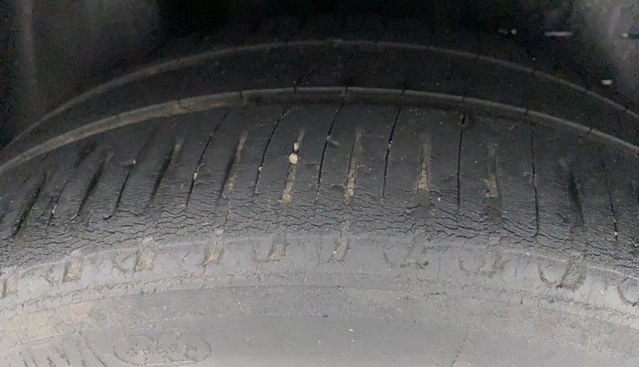 2017 Skoda Rapid 1.5 TDI CR ACTIVE, Diesel, Manual, 70,084 km, Right Rear Tyre Tread