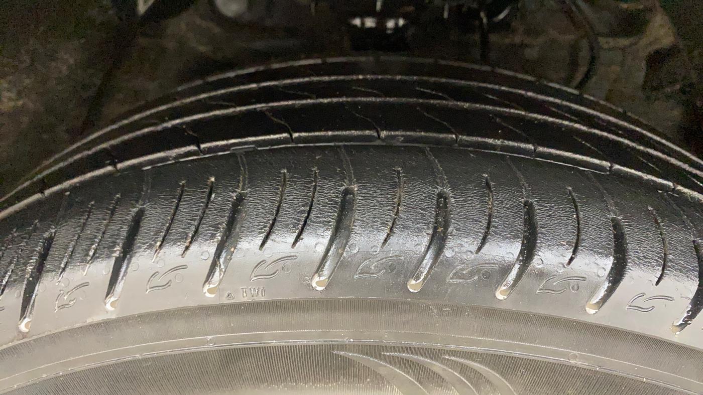 2019 Mahindra XUV300 W8 (O) 1.5 DIESEL, Diesel, Manual, 39,068 km, Right Front Tyre Tread