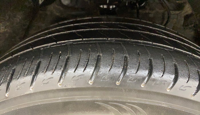 2019 Mahindra XUV300 W8 (O) 1.5 DIESEL, Diesel, Manual, 39,068 km, Right Front Tyre Tread