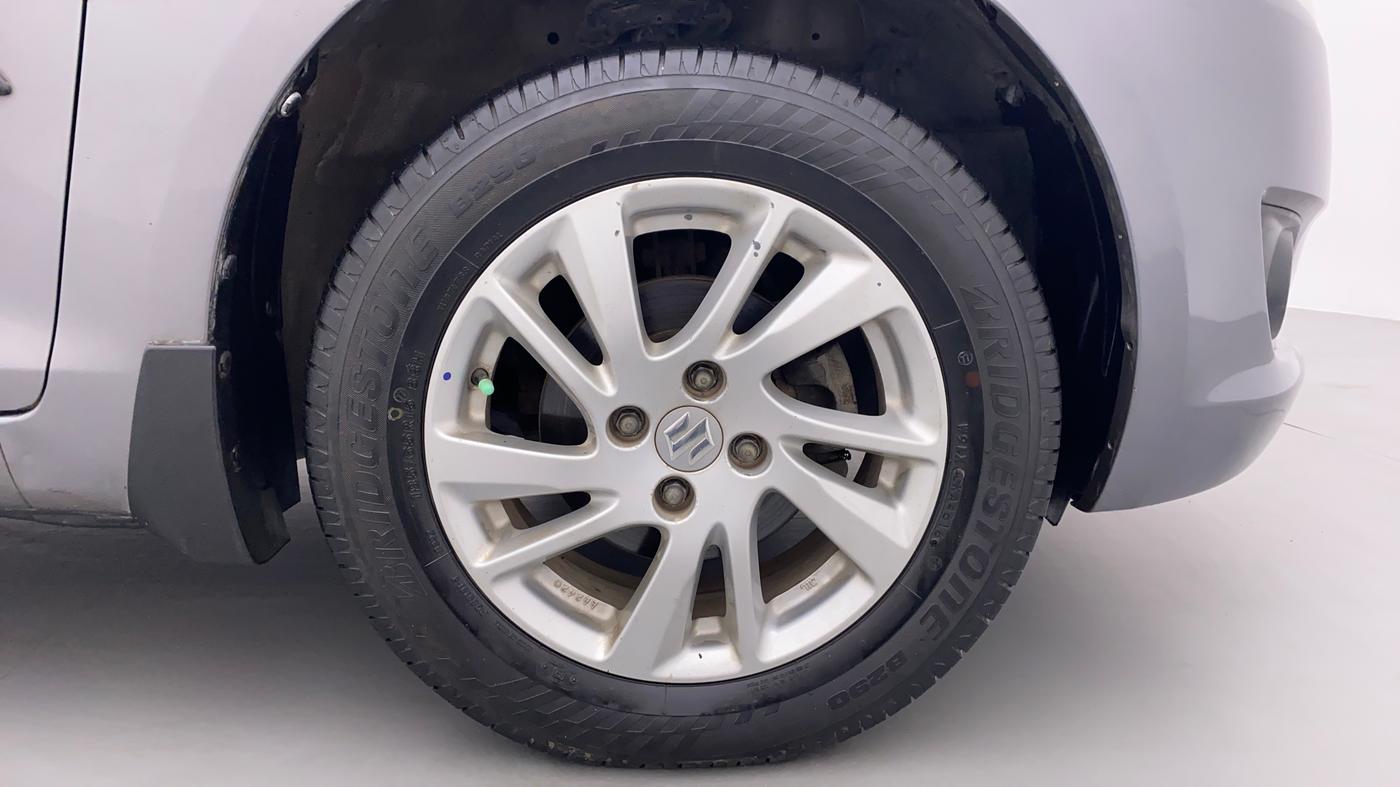 2013 Maruti Swift ZDI, Diesel, Manual, 1,00,063 km, Right Front Wheel