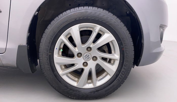2013 Maruti Swift ZDI, Diesel, Manual, 1,00,063 km, Right Front Wheel