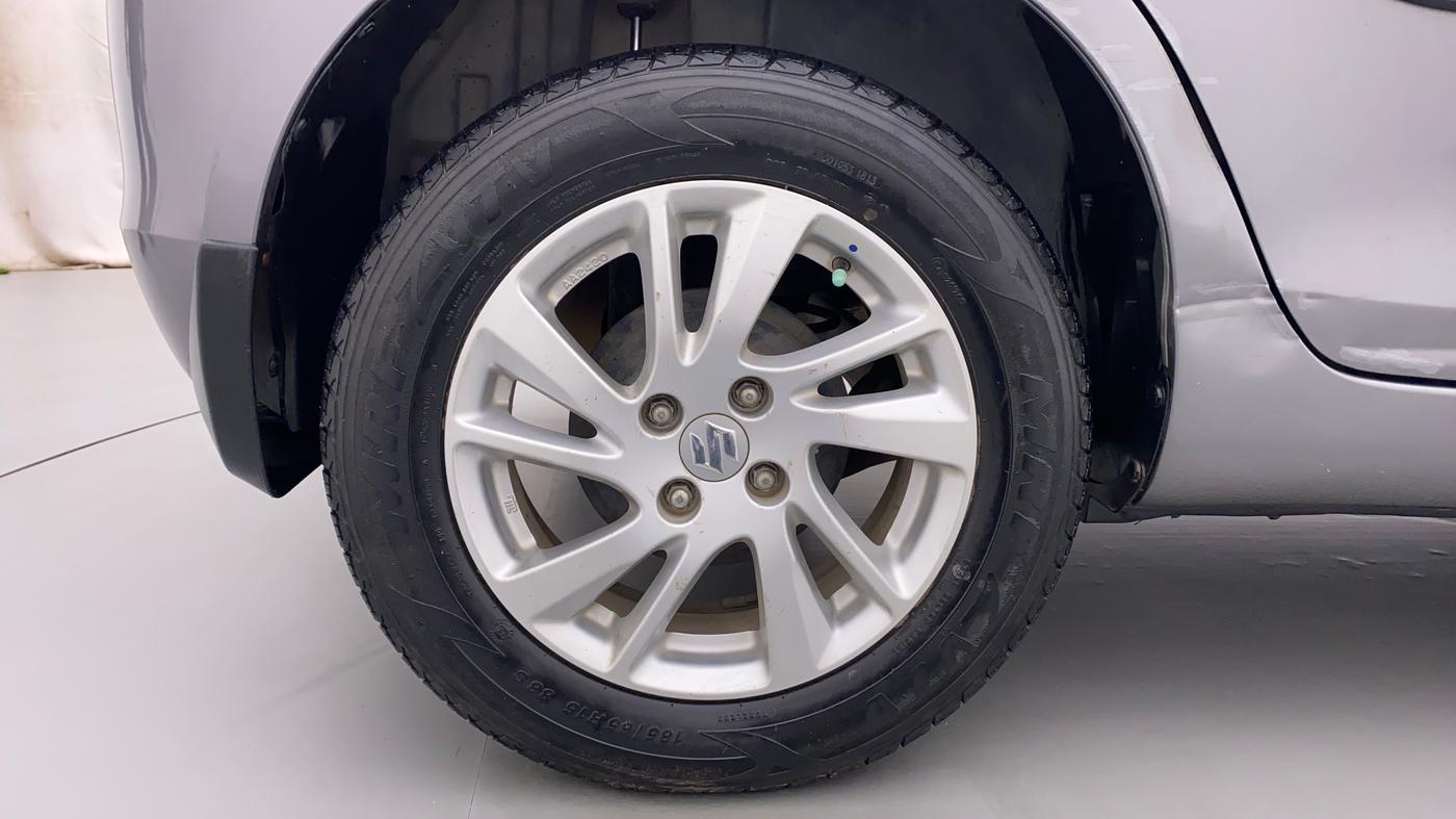 2013 Maruti Swift ZDI, Diesel, Manual, 1,00,063 km, Right Rear Wheel