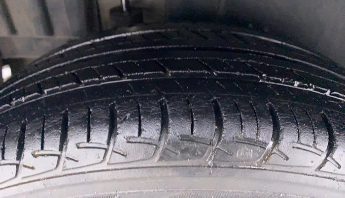2013 Maruti Swift ZDI, Diesel, Manual, 1,00,063 km, Right Rear Tyre Tread