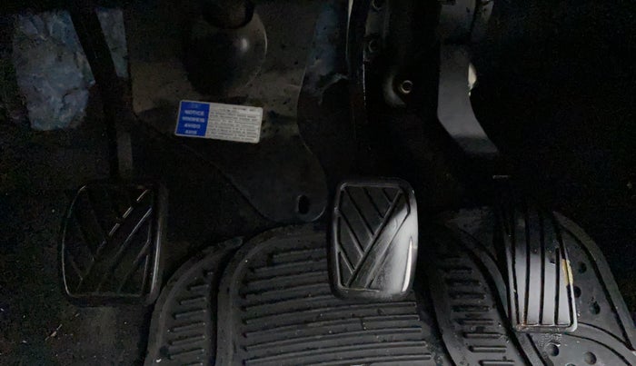 2013 Maruti Swift ZDI, Diesel, Manual, 1,00,063 km, Pedals