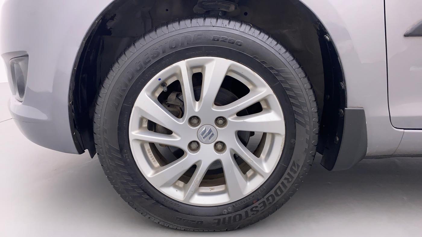 2013 Maruti Swift ZDI, Diesel, Manual, 1,00,063 km, Left Front Wheel