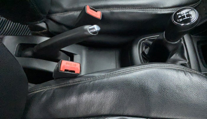 2013 Maruti Swift ZDI, Diesel, Manual, 1,00,063 km, Gear Lever