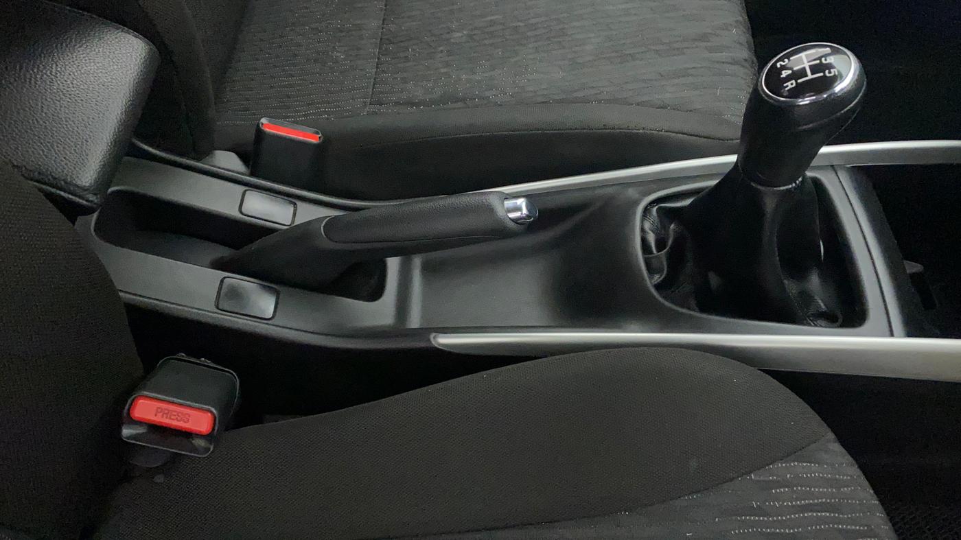 2016 Maruti Baleno DELTA PETROL 1.2, Petrol, Manual, 40,557 km, Gear Lever