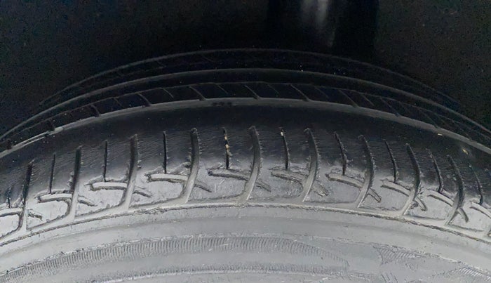 2016 Maruti Baleno DELTA PETROL 1.2, Petrol, Manual, 40,557 km, Left Rear Tyre Tread