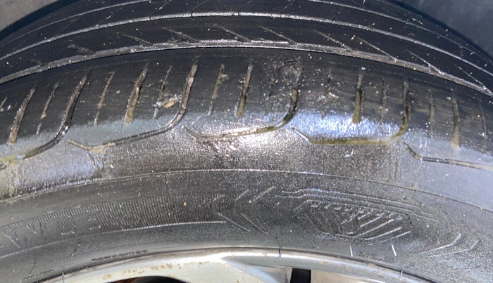 2018 Hyundai Elite i20 ASTA 1.4 CRDI (O), Diesel, Manual, 82,196 km, Right Front Tyre Tread