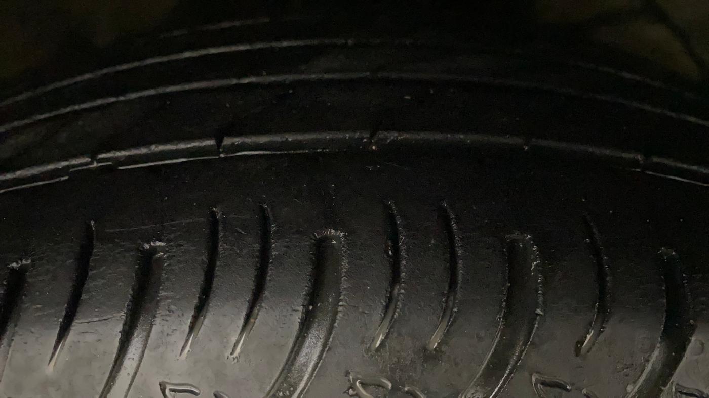 2022 Maruti XL6 ALPHA PLUS AT, Petrol, Automatic, 60,966 km, Right Front Tyre Tread