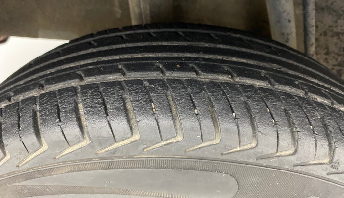 2016 Renault Kwid RXL, Petrol, Manual, 41,759 km, Right Rear Tyre Tread