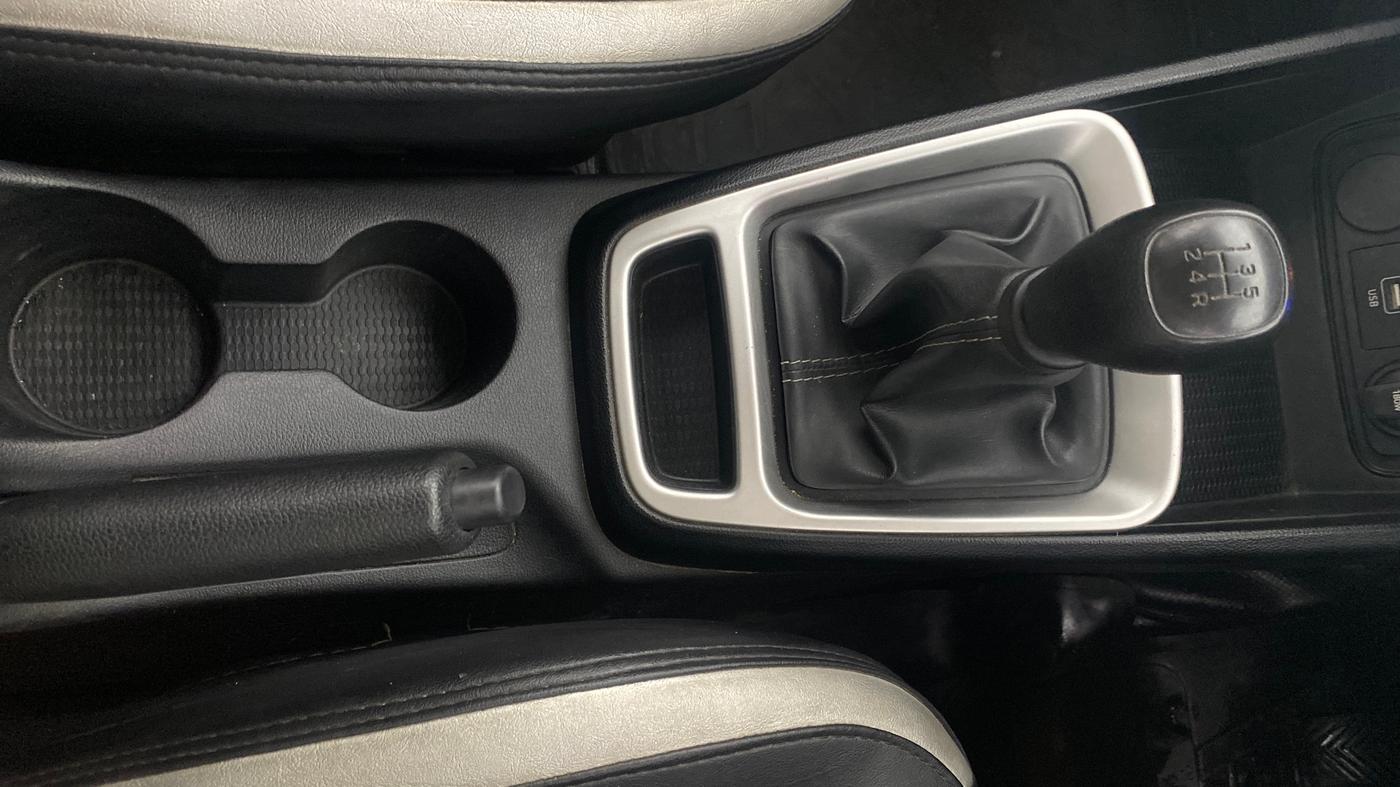 2020 Hyundai VENUE S 1.2, Petrol, Manual, 96,881 km, Gear Lever