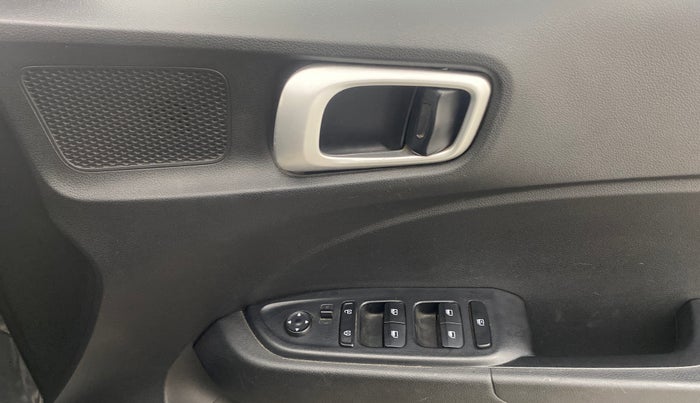 2020 Hyundai VENUE S 1.2, Petrol, Manual, 96,870 km, Driver Side Door Panels Control