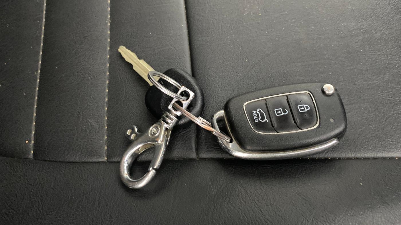 2020 Hyundai VENUE S 1.2, Petrol, Manual, 96,881 km, Key Close Up