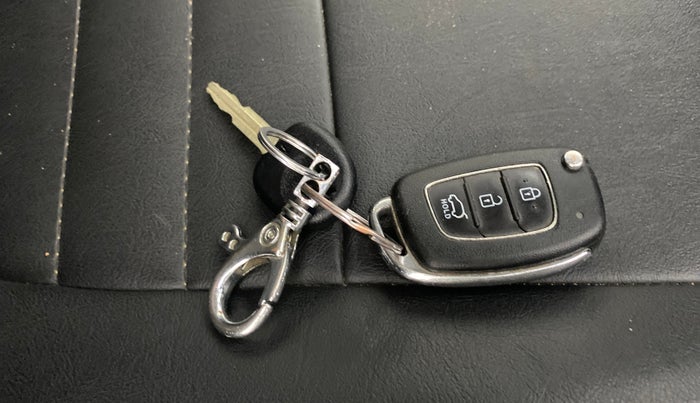 2020 Hyundai VENUE S 1.2, Petrol, Manual, 96,870 km, Key Close Up