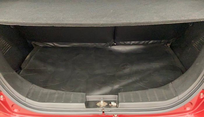 2016 Maruti Wagon R 1.0 VXI OPT, Petrol, Manual, 96,273 km, Boot Inside View