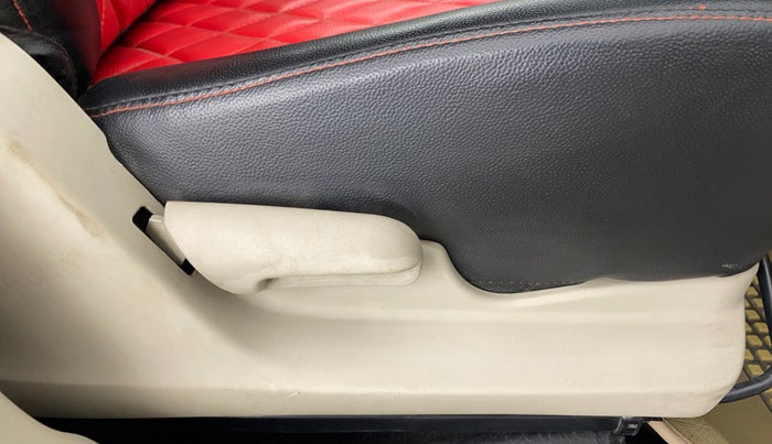 2019 Maruti Celerio VXI d, CNG, Manual, 79,879 km, Driver Side Adjustment Panel