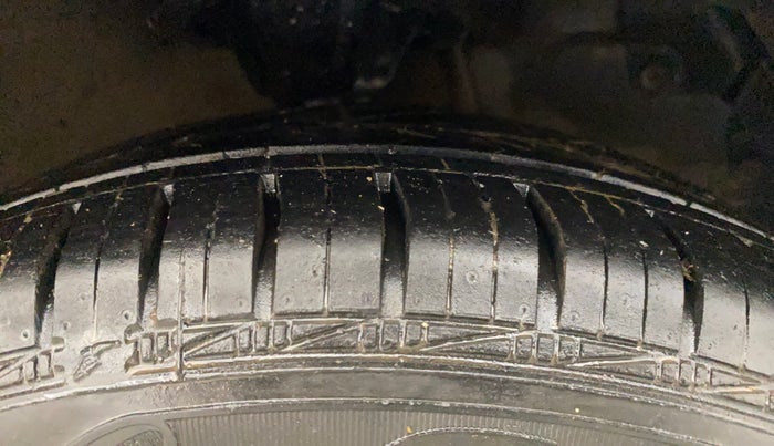 2014 Hyundai Eon MAGNA +, Petrol, Manual, 42,265 km, Right Front Tyre Tread