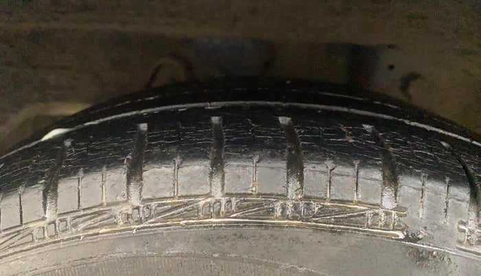 2014 Hyundai Eon MAGNA +, Petrol, Manual, 42,265 km, Right Rear Tyre Tread