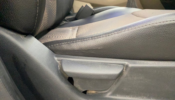 2014 Hyundai Eon MAGNA +, Petrol, Manual, 42,265 km, Driver Side Adjustment Panel