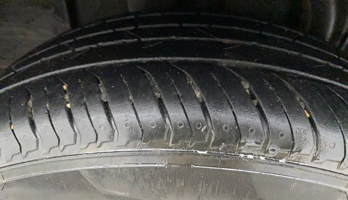 2021 Nissan MAGNITE XE, Petrol, Manual, 15,979 km, Right Rear Tyre Tread