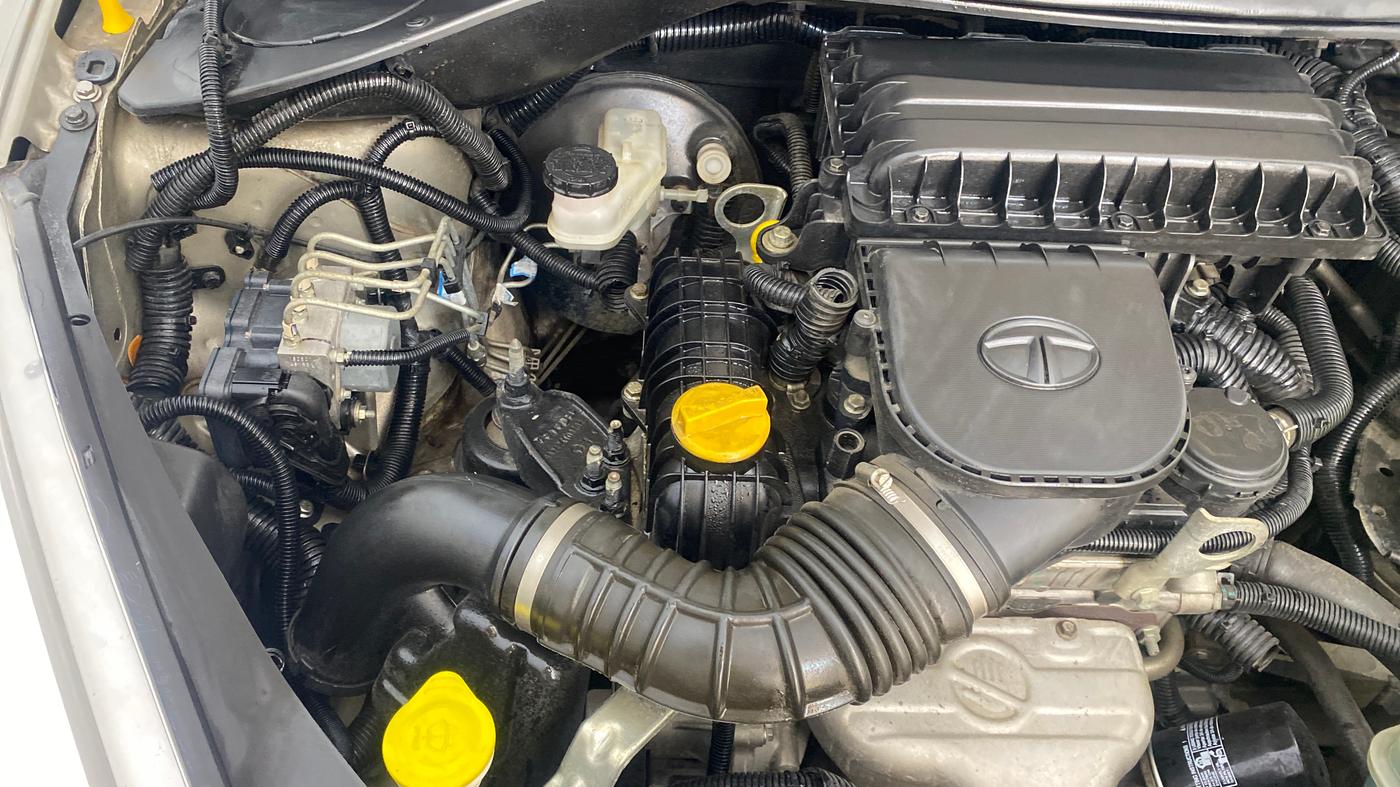 2018 Tata TIAGO NRG PETROL, Petrol, Manual, 41,181 km, Engine View - Right